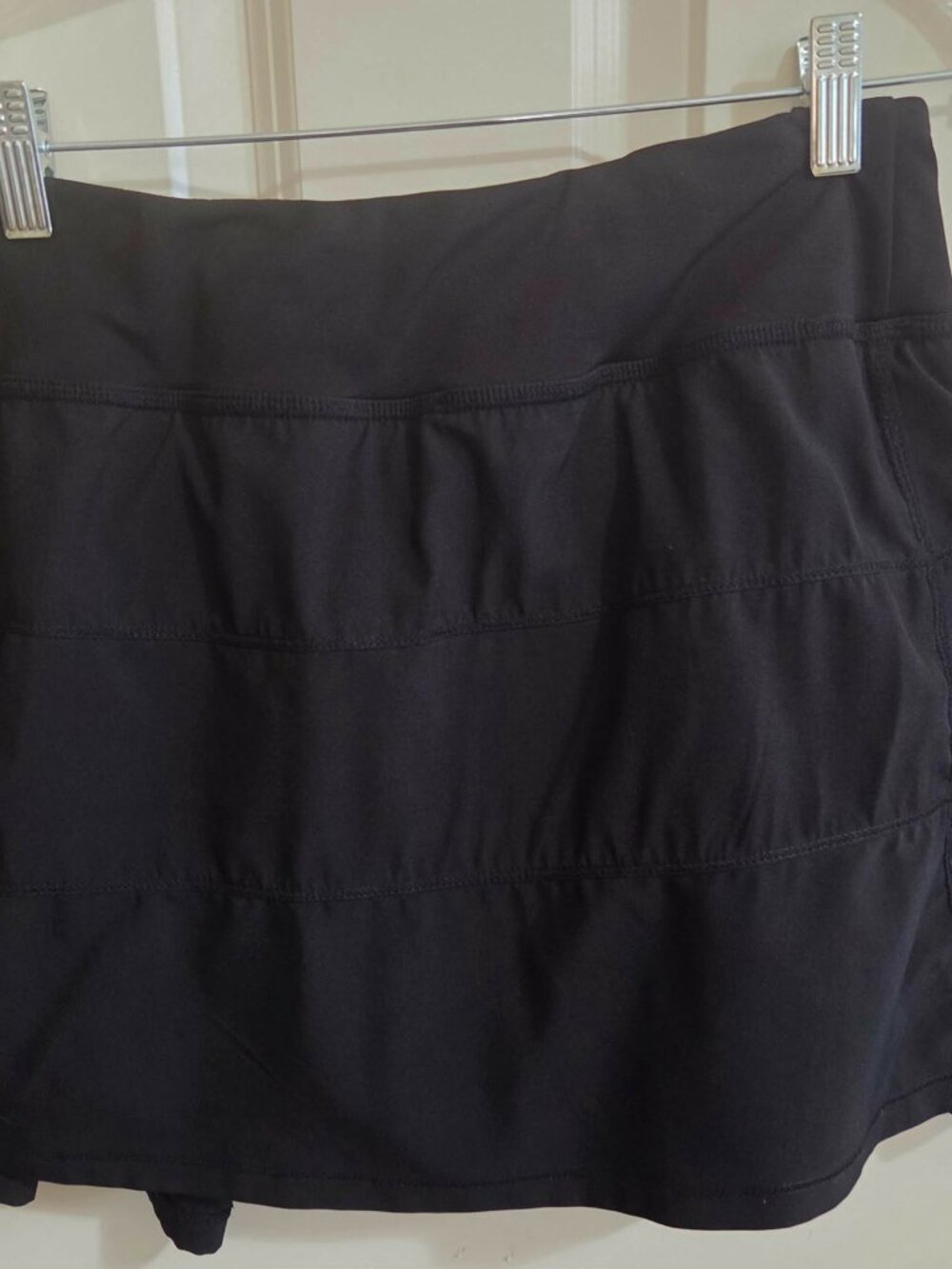 Black Tiered Pleated Athletic Tennis Skort Zipper Pocket Size Large L Excellent